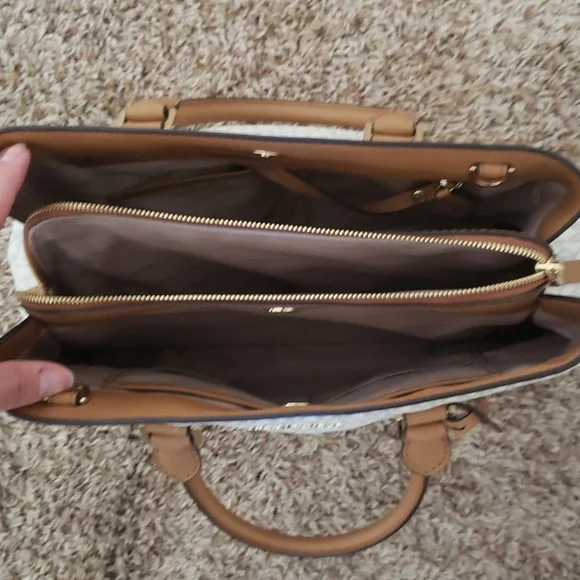 Michael Kors Bg - Picture 3 of 3